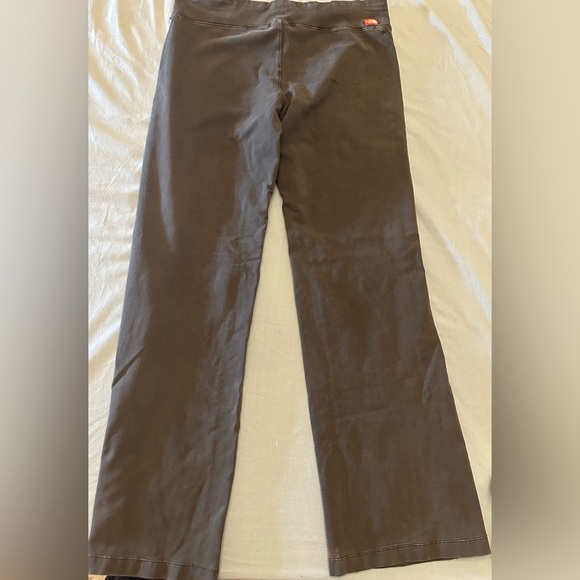 The North Face Gray leggings with Red Logo - Picture 2 of 5